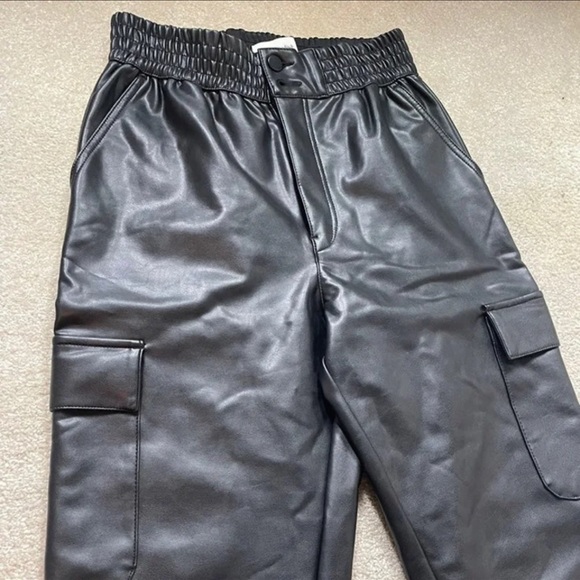 Abercrombie vegan faux leather joggers - Picture 2 of 9